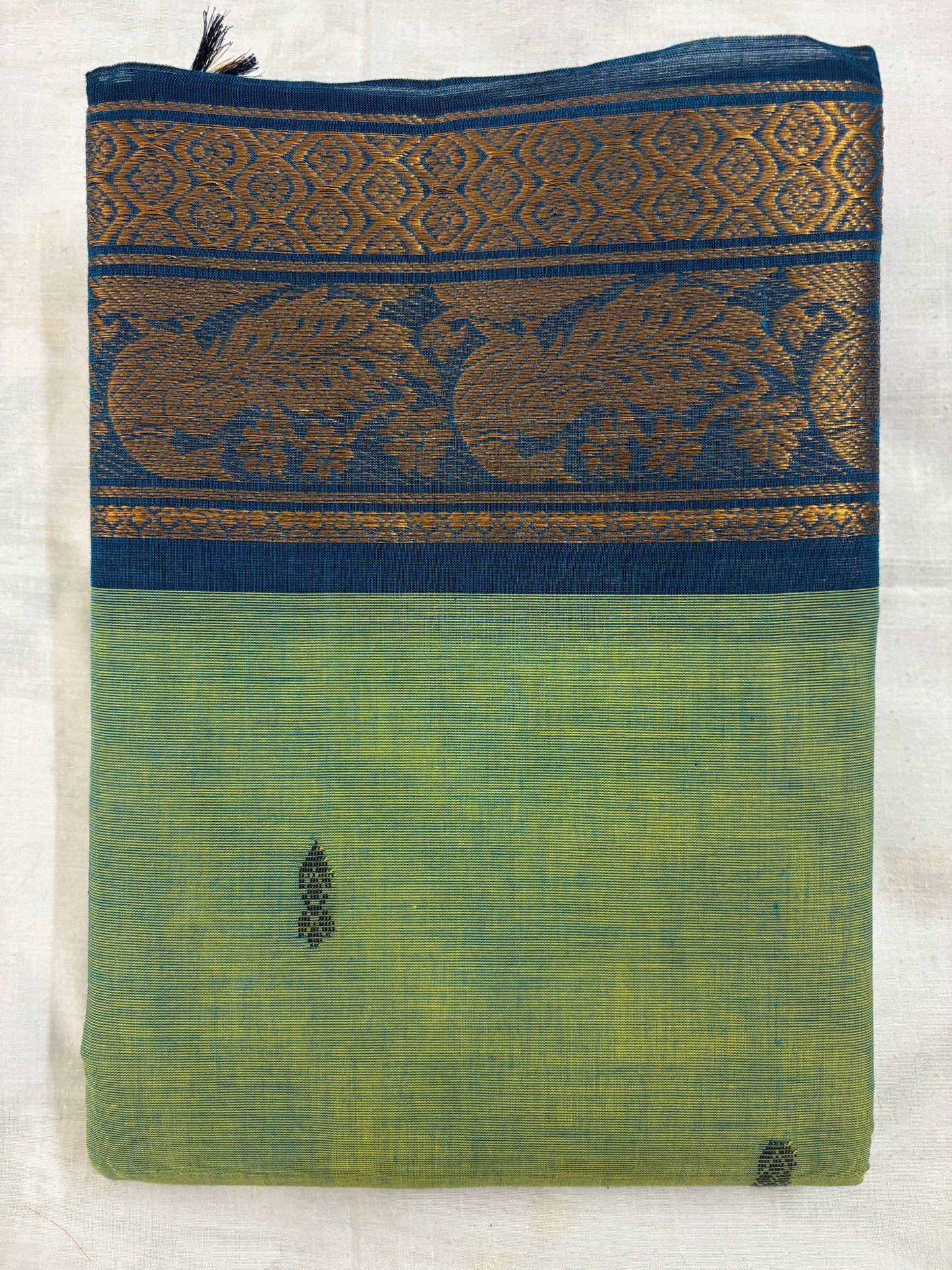 Kanchi cotton saree with Zari border